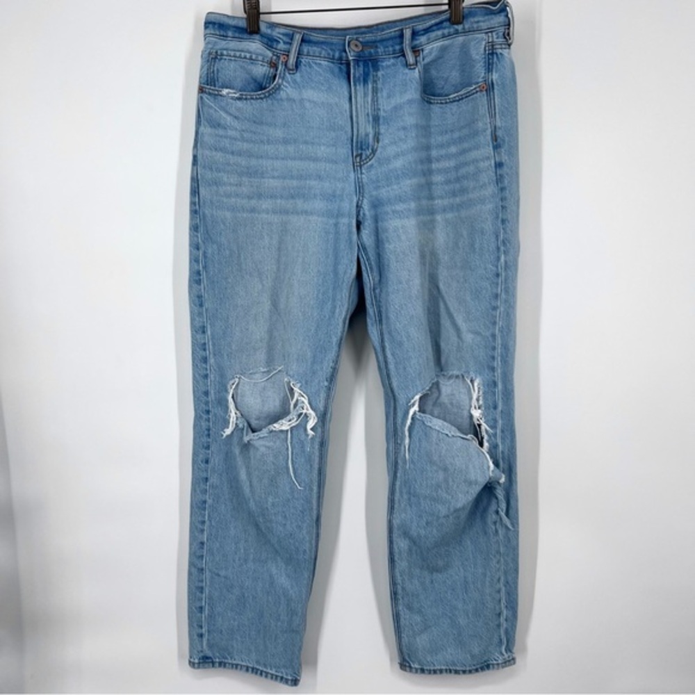 American Eagle 90’s Straight Alec Effortlessly Cool Ripped Knee High Rise Jeans